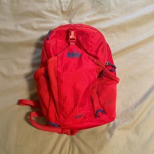 REI kids backpack. Tarn 12 with water bladder pocket.